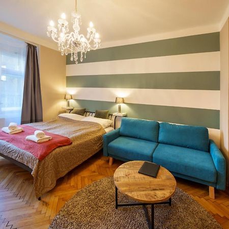 Dlouha Apartment With Balcony ปราก ภายนอก รูปภาพ