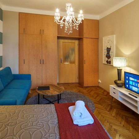 Dlouha Apartment With Balcony ปราก ภายนอก รูปภาพ