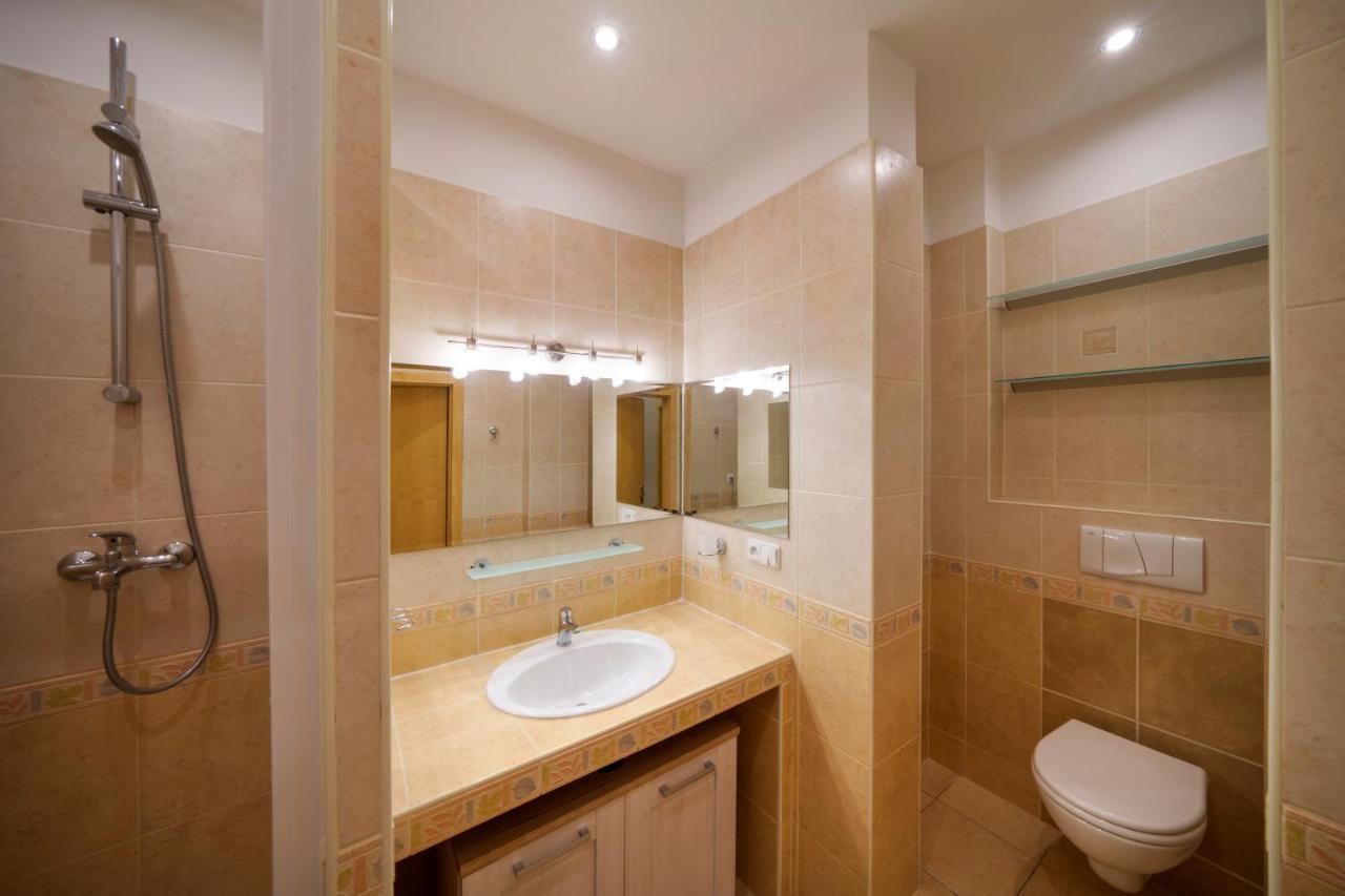 Dlouha Apartment With Balcony ปราก ภายนอก รูปภาพ
