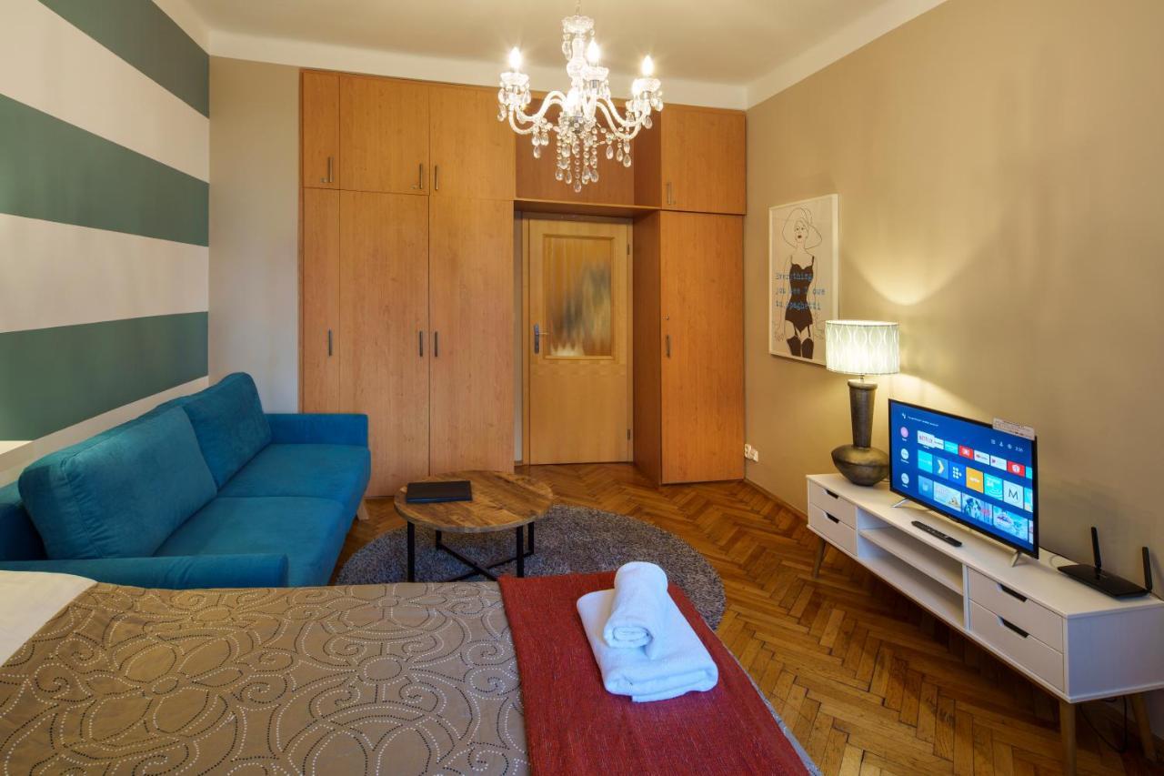 Dlouha Apartment With Balcony ปราก ภายนอก รูปภาพ