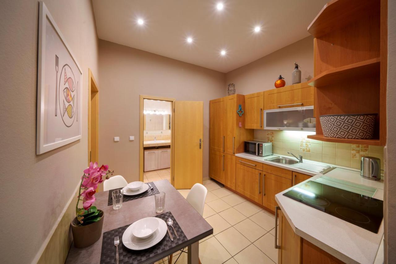 Dlouha Apartment With Balcony ปราก ภายนอก รูปภาพ
