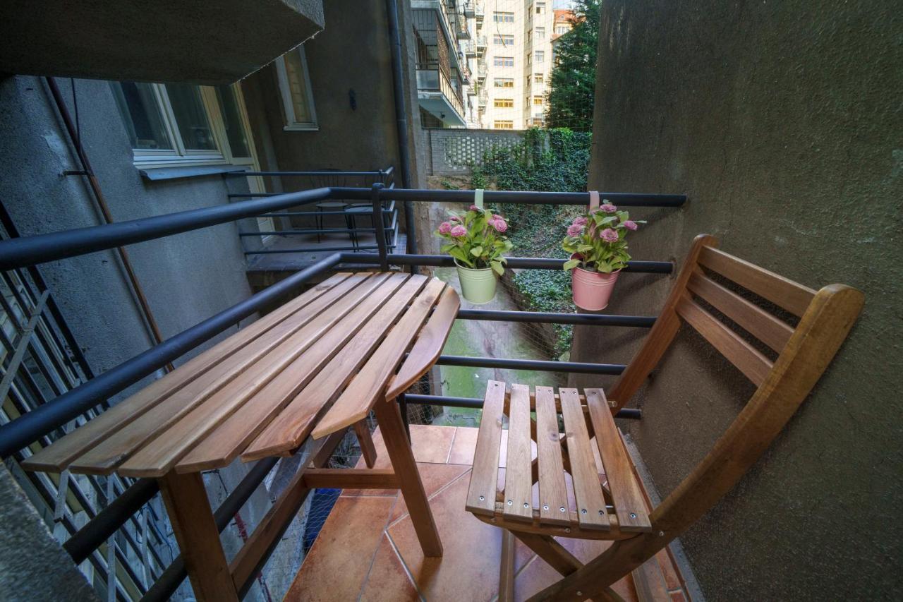 Dlouha Apartment With Balcony ปราก ภายนอก รูปภาพ