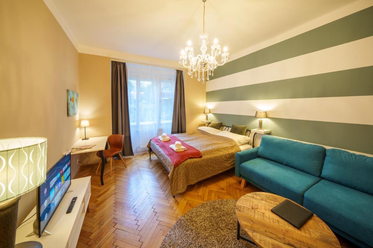 Dlouha Apartment With Balcony ปราก ภายนอก รูปภาพ