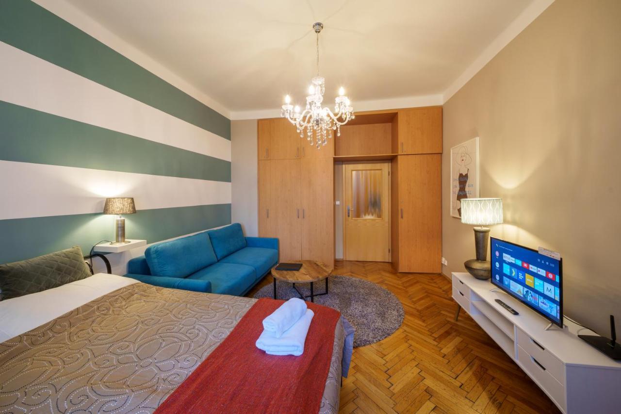 Dlouha Apartment With Balcony ปราก ภายนอก รูปภาพ